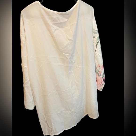 Boutique Floral Print White Top Size 3X NWOT - Picture 4 of 6